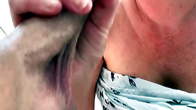 I ansiktet hemmagjord, stora bröst kök, avsugning svälja, avrunkning sperma, handjob swallow